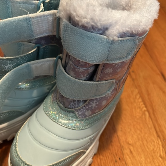 Disney Frozen II • light up winter boots with faux fur lining Size 9 - Picture 8 of 12